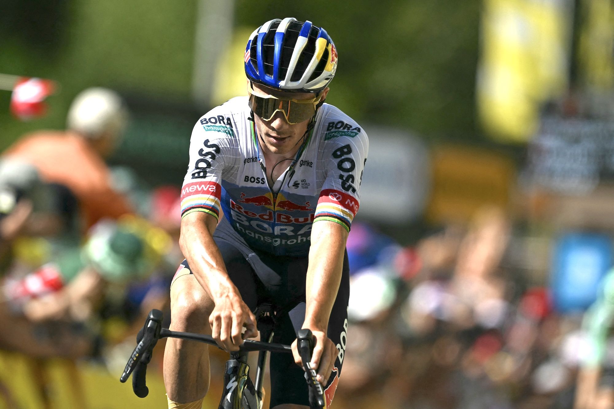 «Det ville vært typisk belgisk å bare finne det negative» - Remco Evenepoel henter seg inn etter minikrise og rykker opp på pallplass i sammendraget i Tour de France