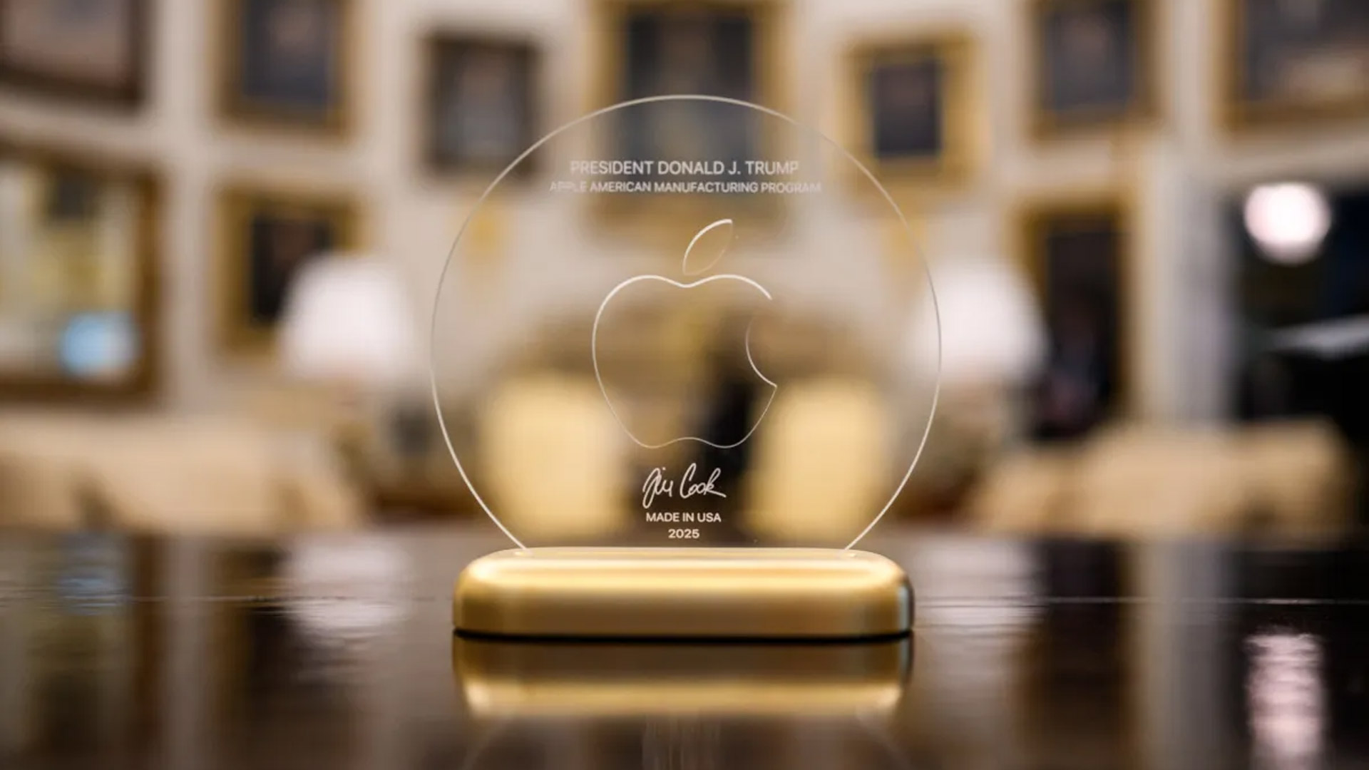 President Donald Trump and Apple CEO Tim Cook at White House