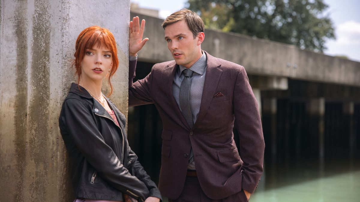 Anya Taylor-Joy and Nicholas Hoult leaning against a wall in The Menu