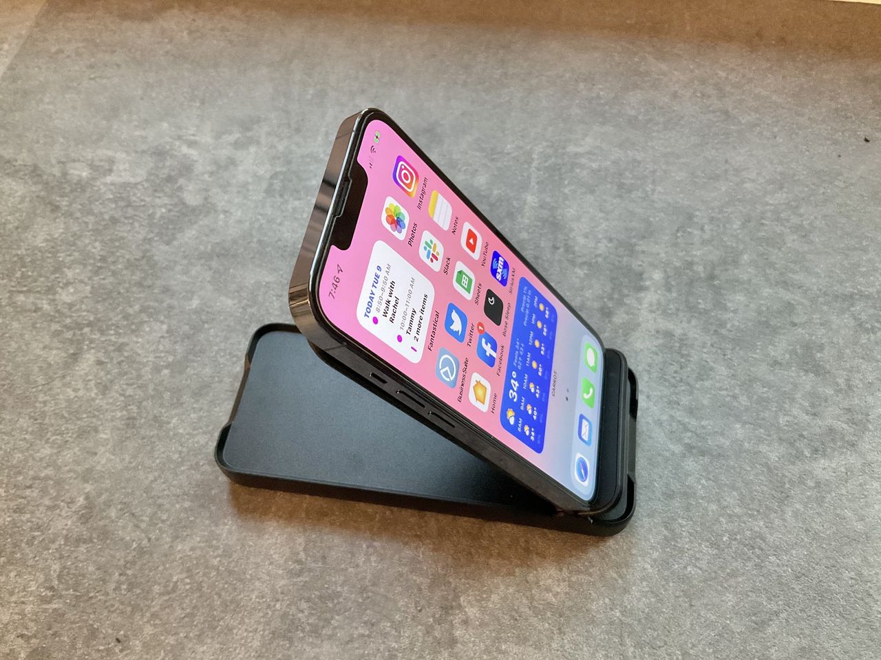 Otterbox Folding Wireless Power Bank Lifestyle Vertical