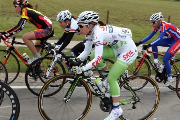 Eventual winner, Suzanne De Goede (Skil Argos) in the bunch
