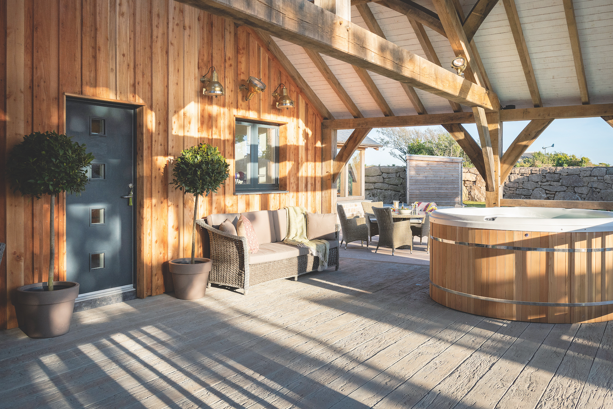 exterior veranda with oak beams and hot tub
