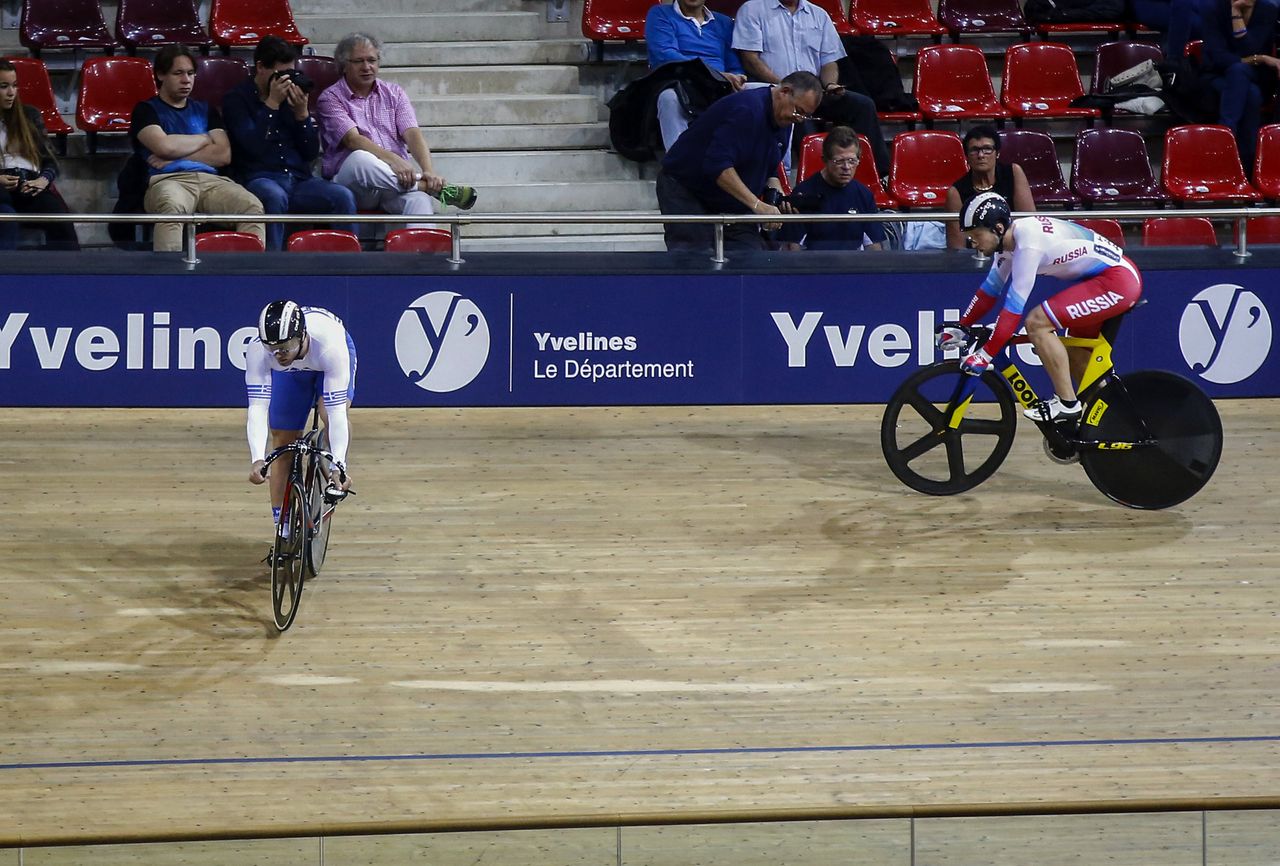 Cat and mouse in the sprints