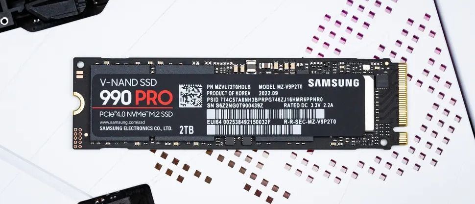 Non-functioning counterfeit Samsung 990 Pro SSDs are circulating in Europe — Despite convincing packaging, blue PCB easily gives away the dupe