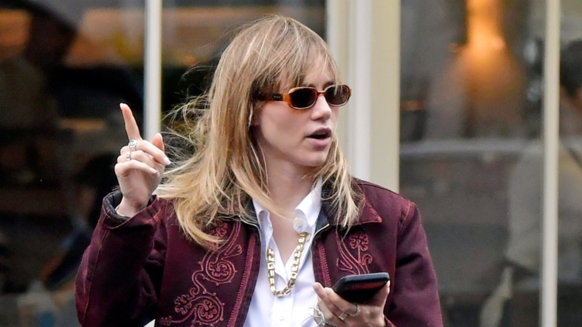 Suki Waterhouse outfit