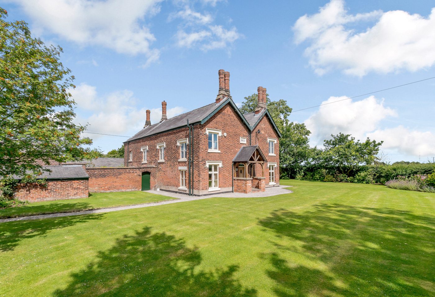 Crumleigh-Heath-Farm-exterior-e1568108871475.jpg