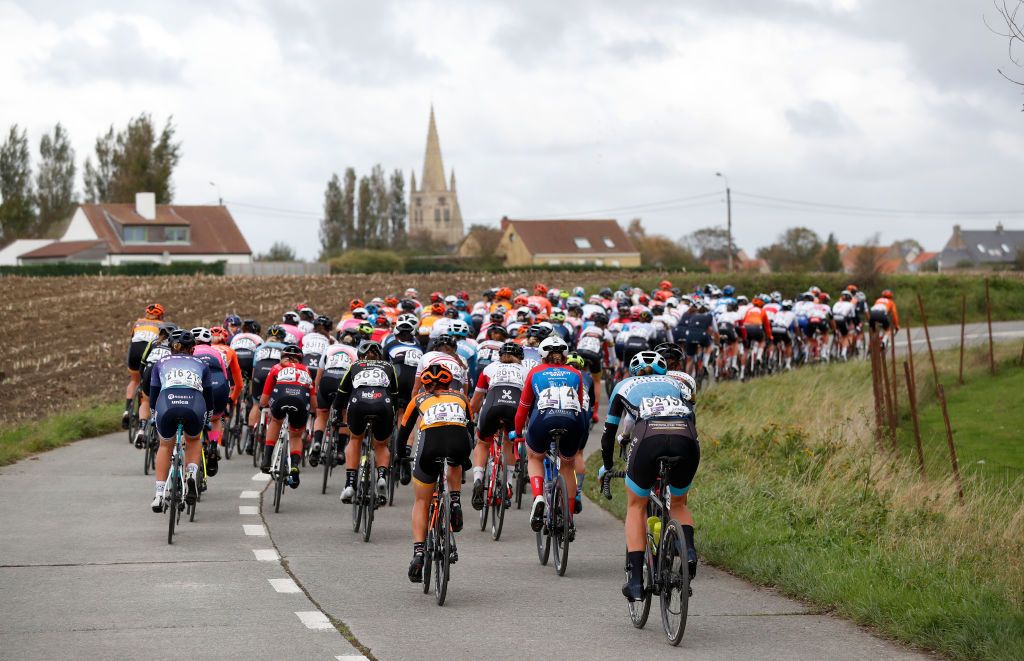 WEVELGEM BELGIUM OCTOBER 11 Peloton Landscape during the 9th GentWevelgem In Flanders Fields 2020 Women Elite a 1414km race from Ieper to Wevelgem GentWevelgem FlandersClassic on October 11 2020 in Wevelgem Belgium Photo by Bas CzerwinskiGetty Images