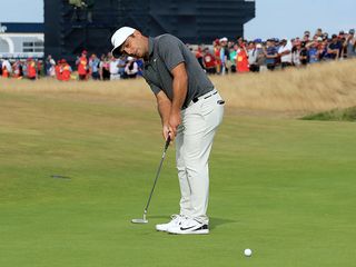 Francesco Molinari hitting a putt at the 2018 Open Championship