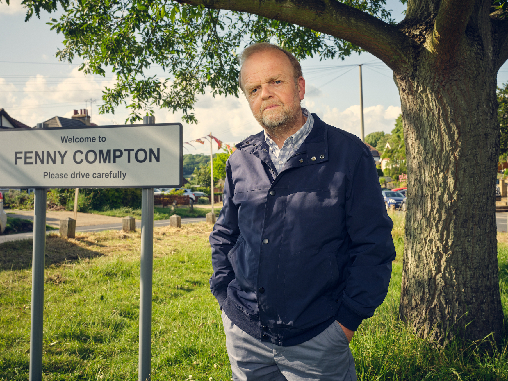 Toby Jones as Alan Bates.