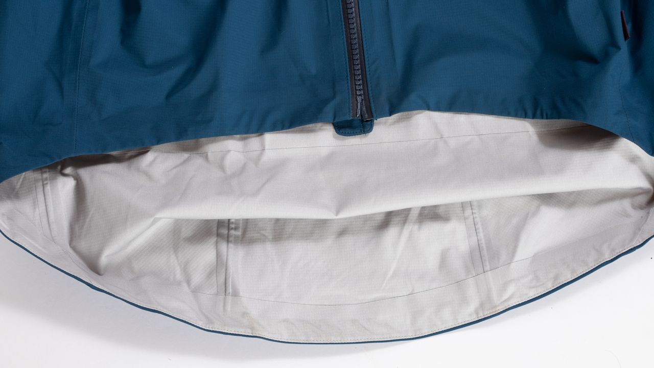 PAS Normal Essential Shield Jacket deep drop tail