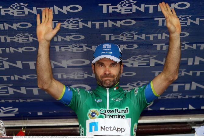Green mountains jersey for Iker Cama&ntilde;o