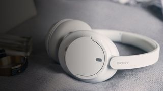 Sony WH-CH720N headphones lifestyle rener