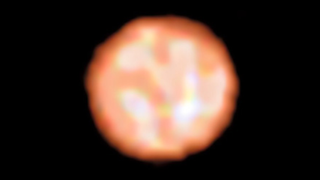 The red giant star π1 Gruis as seen by the Very Large Telescope