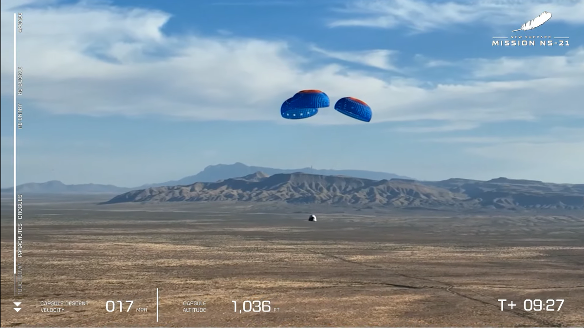 The NS-21 New Shepard capsule approaching Earth on June 4, 2022.
