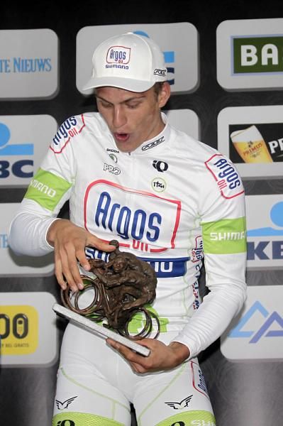 Marcel Kittel (Argos-Shimano) gets his trophy