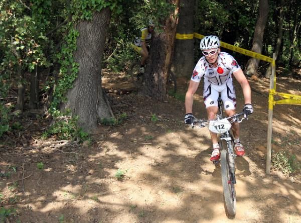 Thomas Widhalm (Austria) leads Jason English (Australia) early in the race. They stayed together for several hours.