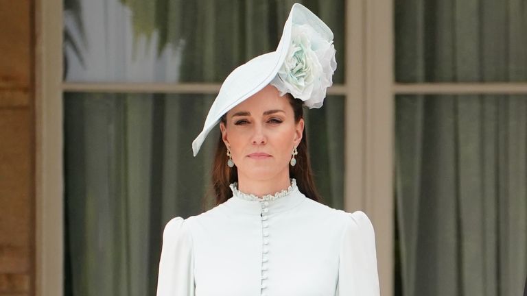 Kate Middleton, Kate Middleton garden party outfit