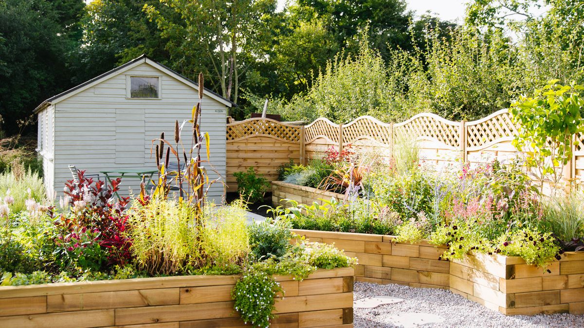 Low maintenance garden ideas: 29 ...