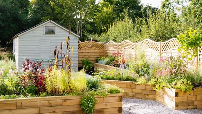 low maintenance garden ideas: raised beds WoodBlocX