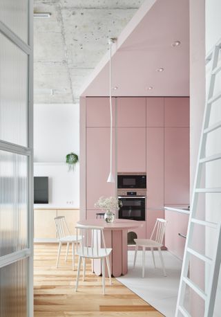 A kitchen in white and pink