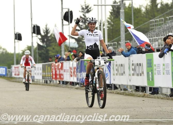 World Cup leader Rebecca Henderson (Trek Factory Racing) finishing second