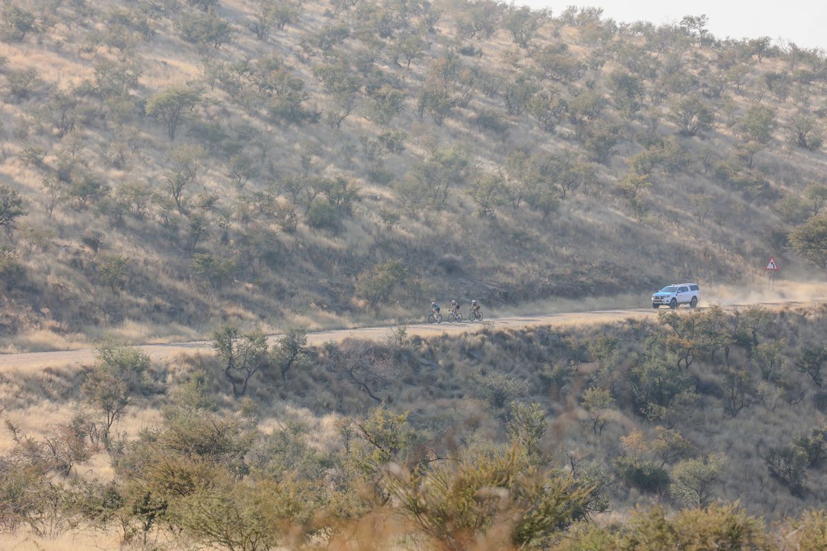 A dry, dusty day for racing at Khomas100 for the titles of African Continental Champion