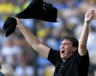 Banfield coach Julio Cesar Falcioni celebrates the club's title win at the Bombonera in 2009.