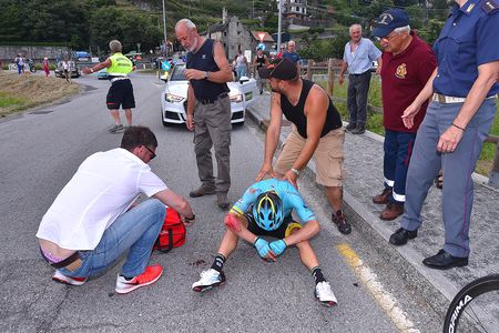 Miguel Angel Lopez (Astana) was injured in a crash