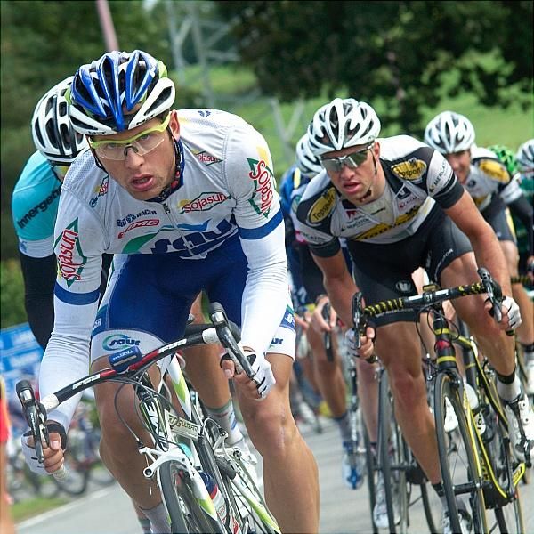 Julien Simon (Saur-Sojasun) bides his time in the peloton.