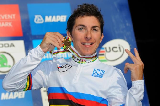 Giorgia Bronzini (Italy) signs that the 2011 Worlds is her second