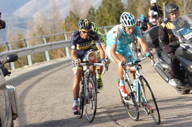 Vincenzo Nibali (Astana) accelerates and Alberto Contador (Saxo-Tinkoff) suffers on his wheel.