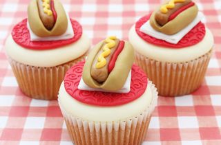 Hot dog cupcakes