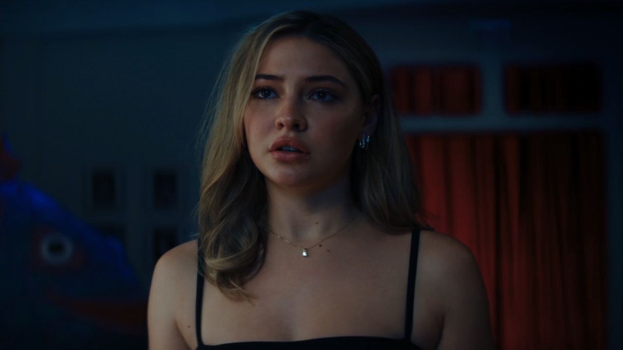 Madelyn Cline looking confused in I Know What You Did Last Summer&#039;s dream scene.