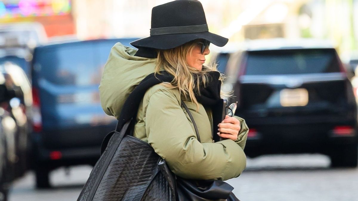 Sorry, Leggings—Jennifer Aniston Just Proved White Trainers Look Best With These Jeans