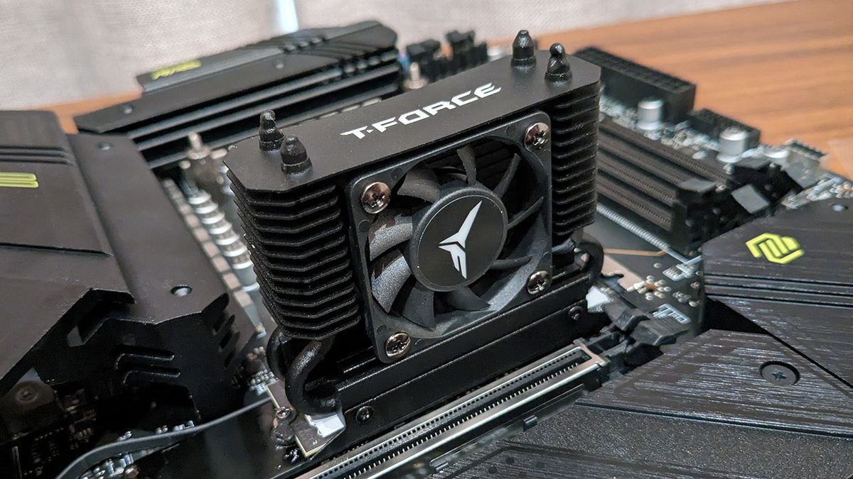 Team Group T-FORCE DARK Air Flow M.2 2280 SSD Cooler