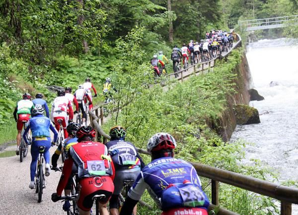 The field gets stretched out early in the opening stage.