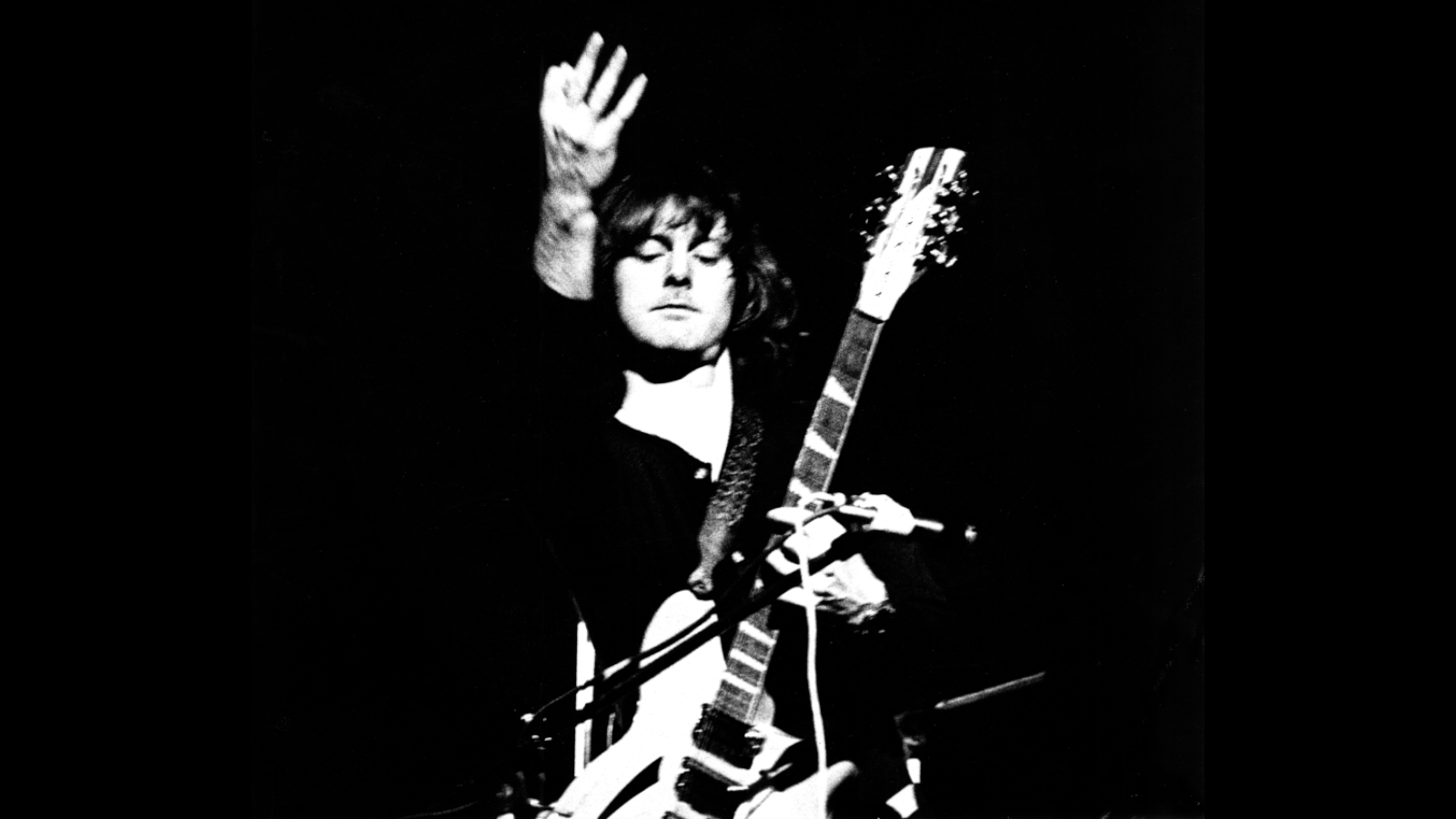 Roger McGuinn performs with the Byrds in 1970