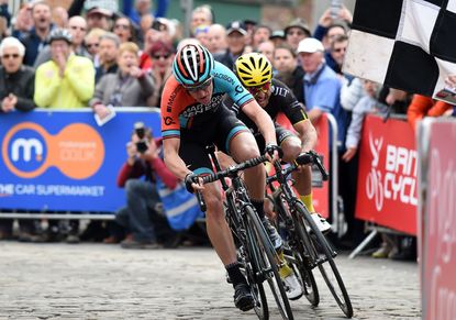 Tom Stewart and Russell Downing sprint for the win, Lincoln Grand Prix 2016