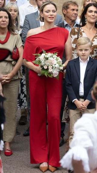 Princess Charlene holds a bunch of flowers at the Monaco annual picnic