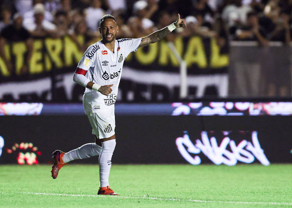 LIMEIRA, BRAZIL - FEBRUARY 23: Neymar of Santos reacts during a Campeonato Paulista match between Inter de Limeira and Santos at Major Levy Sobrinho Stadium on February 23, 2025 in Limeira, Brazil. (Photo by Alexandre Schneider/Getty Images) Barcelona