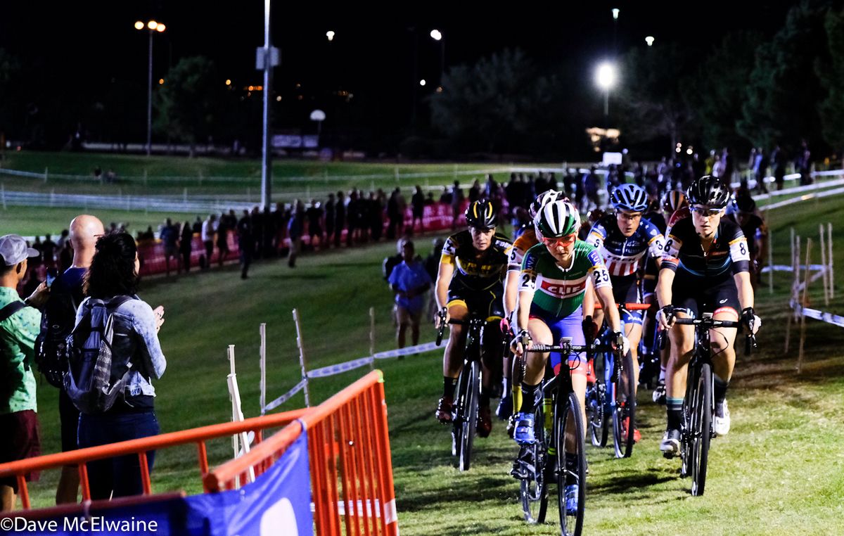 Eva Lechner (ITA) and Elle Anderson (USA) lead the Elite Women during the fast start on grass