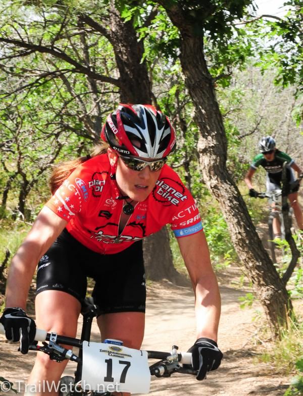 Katie Compton (Planet Bike) leading early in the race.