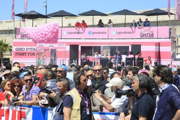 The start of stage 10 of the Giro d'Italia