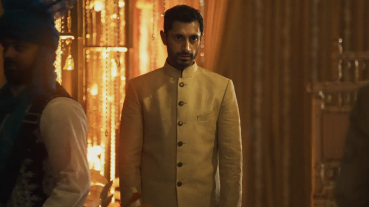 Waarom de ‘To Be Or Not To Be’-toespraak van Riz Ahmed in Hamlet werd gefilmd terwijl hij te hard reed op een ‘Hundred Mile An Hour Highway’