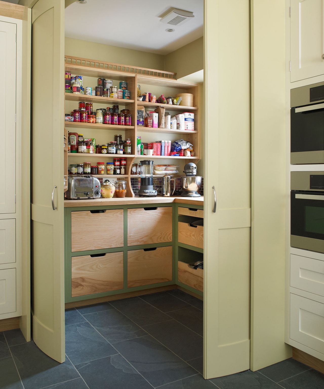 Things people with nice-smelling pantries always do