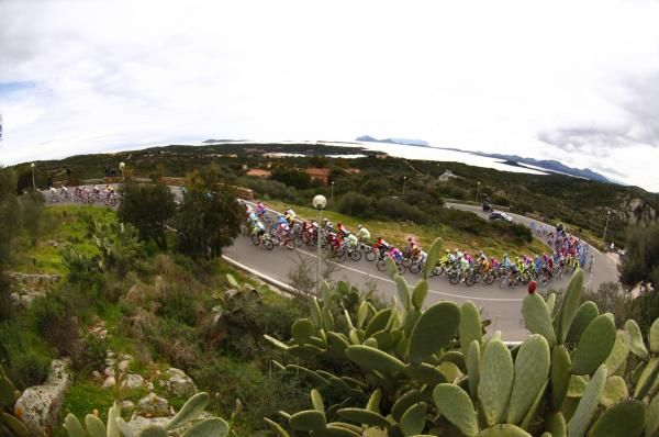 The bunch on stage one of the Giro di Sardegna.