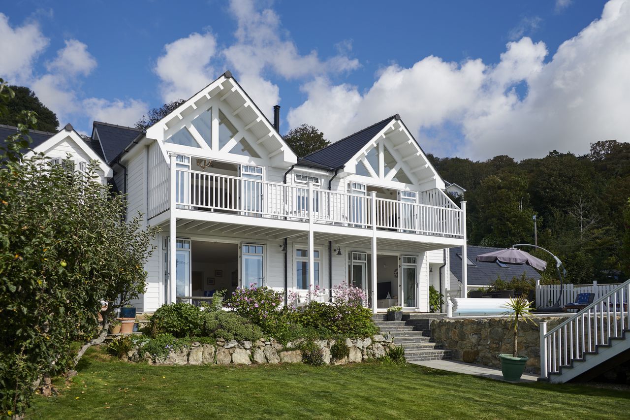 first floor bungalow extension with new england remodel