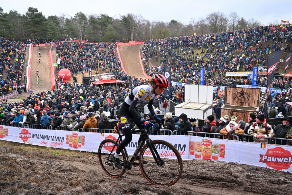 ZONHOVEN BELGIUM JANUARY 07 Isabella Holmgren of Canada and Team LidlTrek competes during the 27th Zonhoven UCI CycloCross Worldcup 2024 Womens Elite on January 07 2024 in Zonhoven Belgium Photo by Luc ClaessenGetty Images