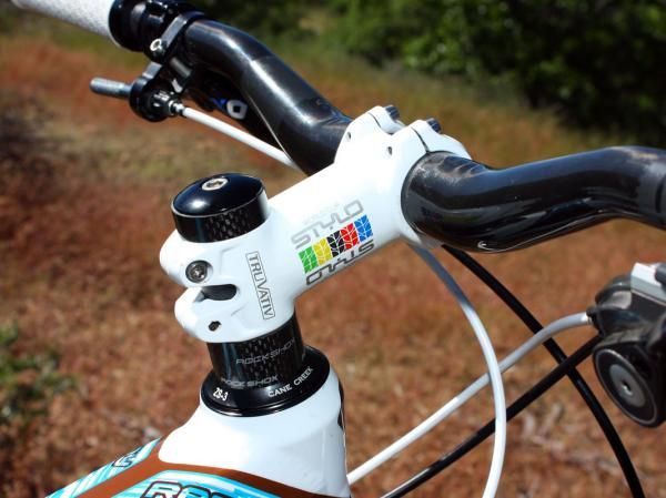 Schnell uses a relatively short 75mm Truvativ Stylo World Cup forged aluminum stem.