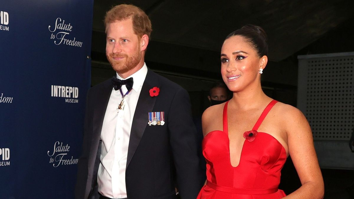 Harry et Meghan rendent une visite surprise à Queen en route pour les Invictus Games